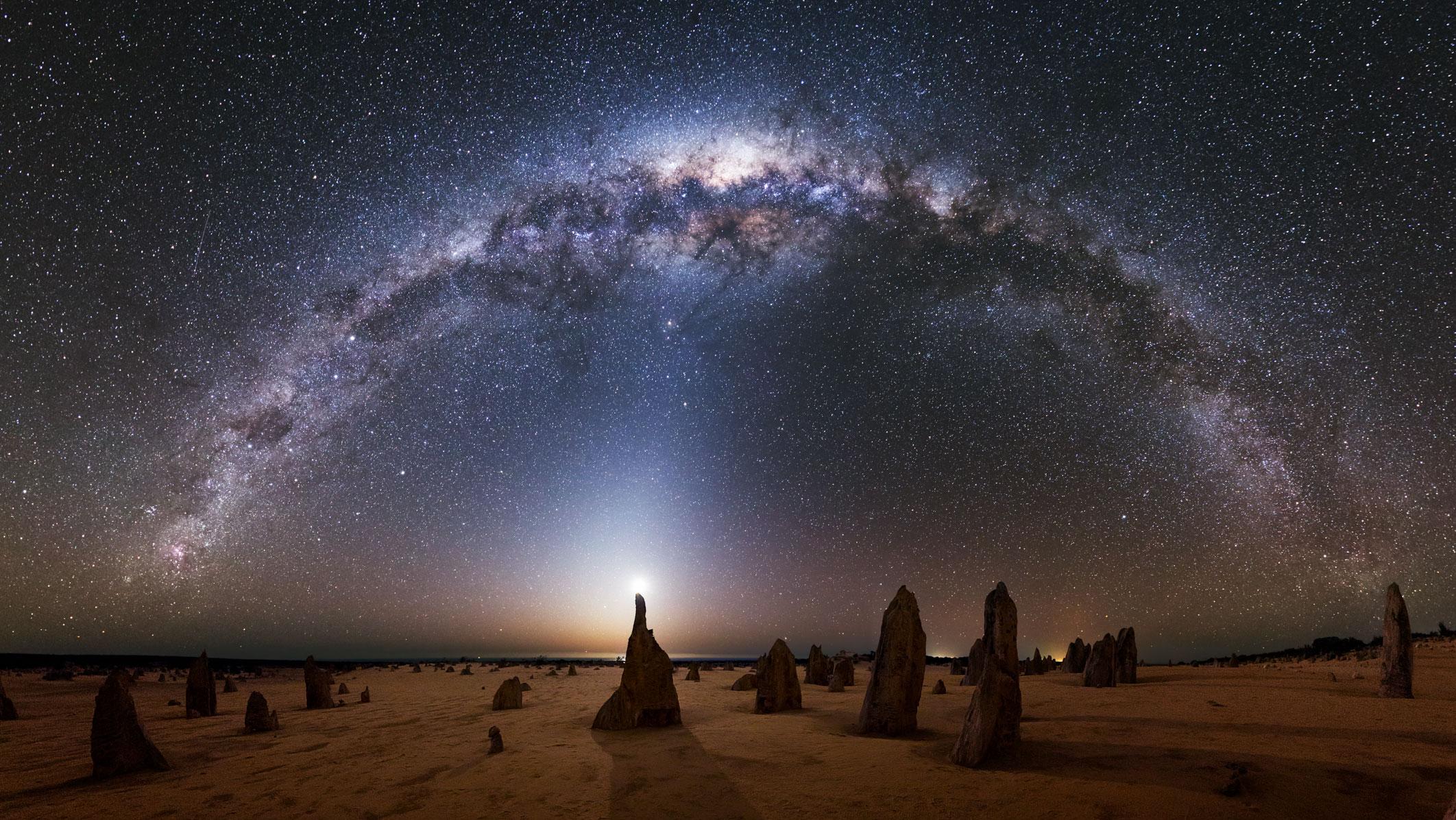 Luz zodiacal provocada por el el polvo cósmico proveniente de Marte.