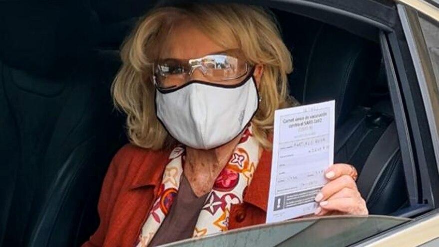 Mirtha mostró el certificado de vacunación contra el coronavirus (Twitter).