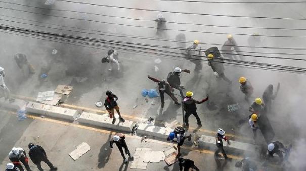 Represión dejó al menos 16 manifestantes muertos en protestas en Myanmar.