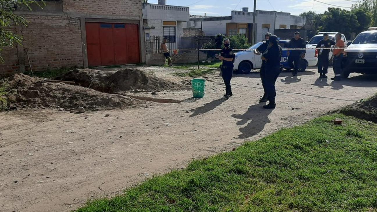 El hombre debió ser atendido por las quemaduras sufridas al cortar un cable.