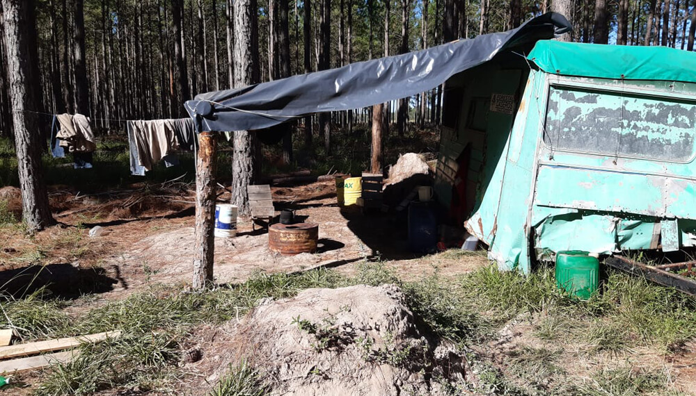 Los trabajadores estaban en condiciones inhumanas y no cobraban desde enero