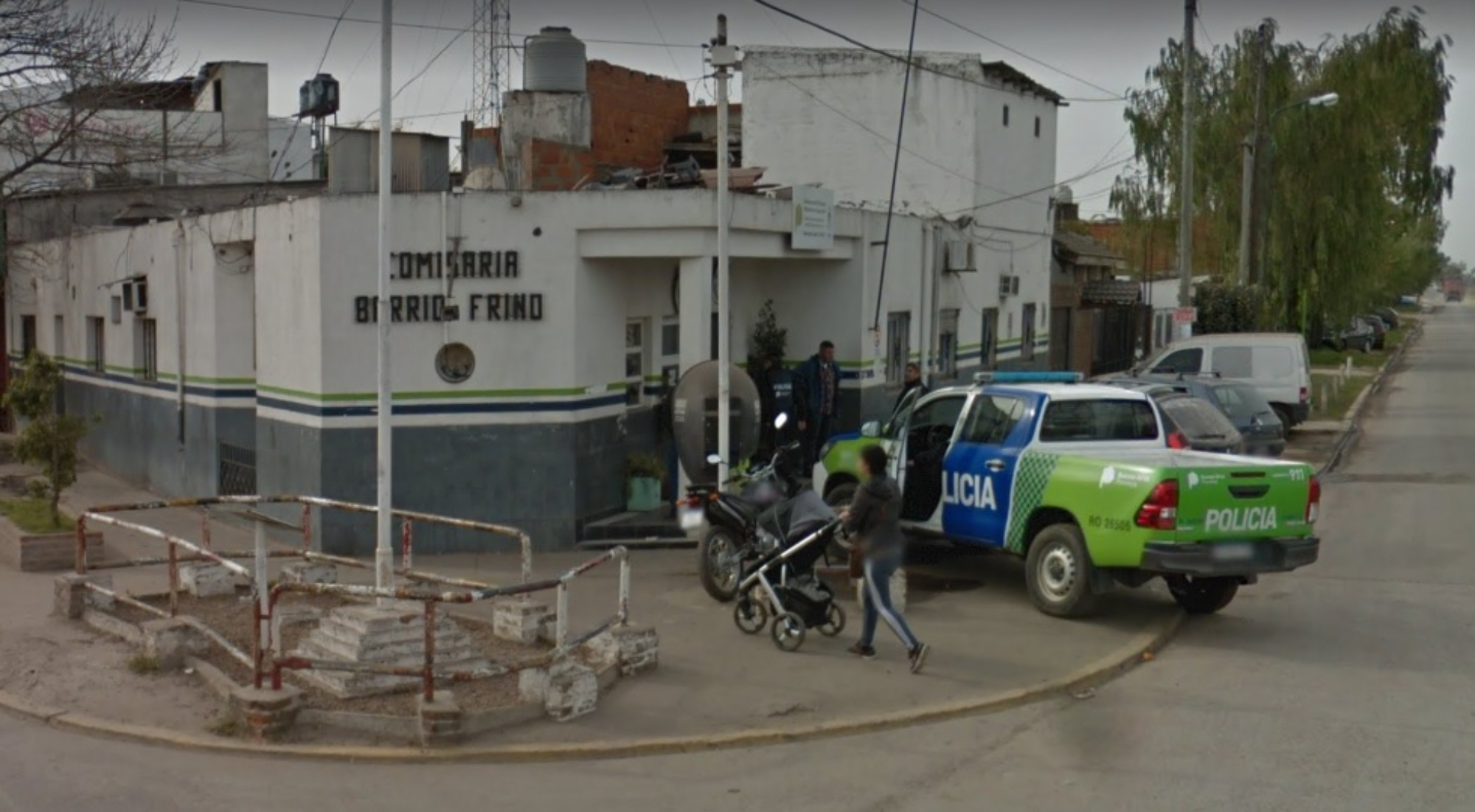 Los efectivos policiales de la comisaría de Barrio Frino buscan a los autores del asesinato.