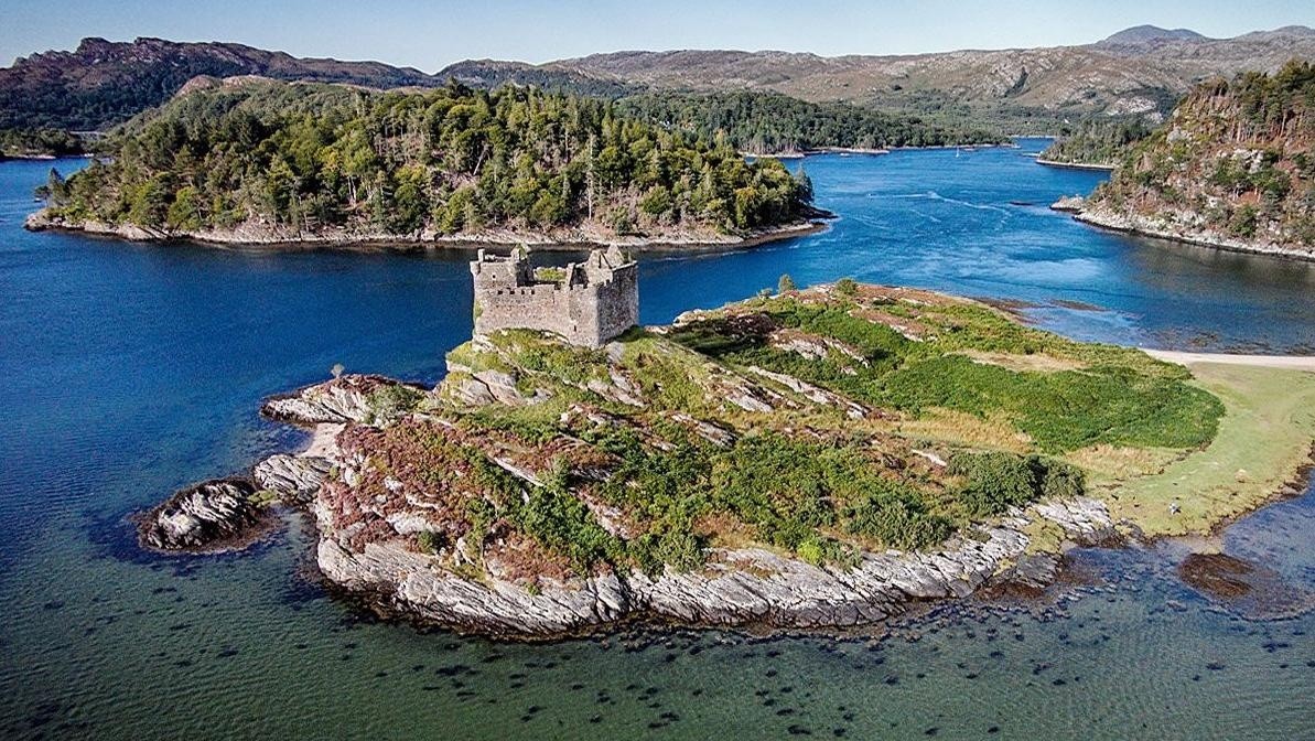 Un regalo: subastan una isla en Escocia a un precio extrañamente bajo.