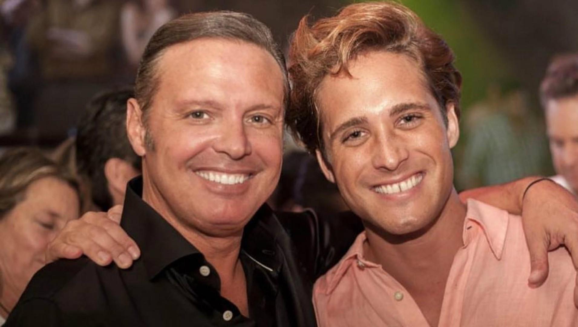 Luis Miguel junto a Diego Boneta, el actor que encarna a la estrella en la ficción.