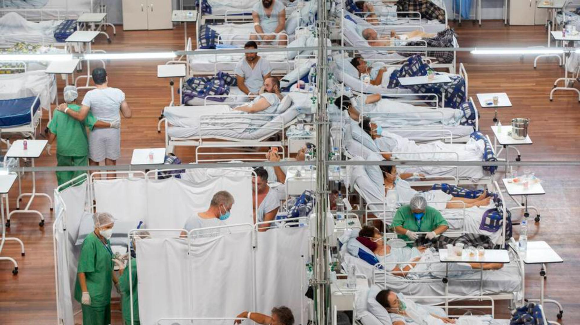 En Brasil, muchos pacientes mueren antes de poder ser derivados a terapia intensiva (gentileza Semana.com)