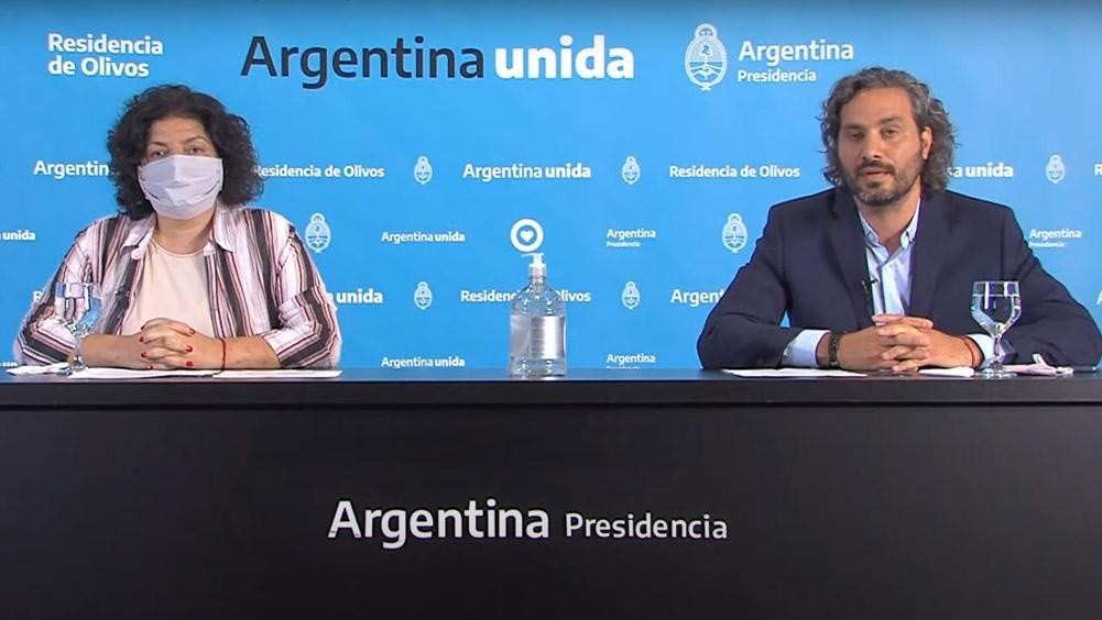 Carla Vizzotti y Santiago Cafiero durante los anuncios.