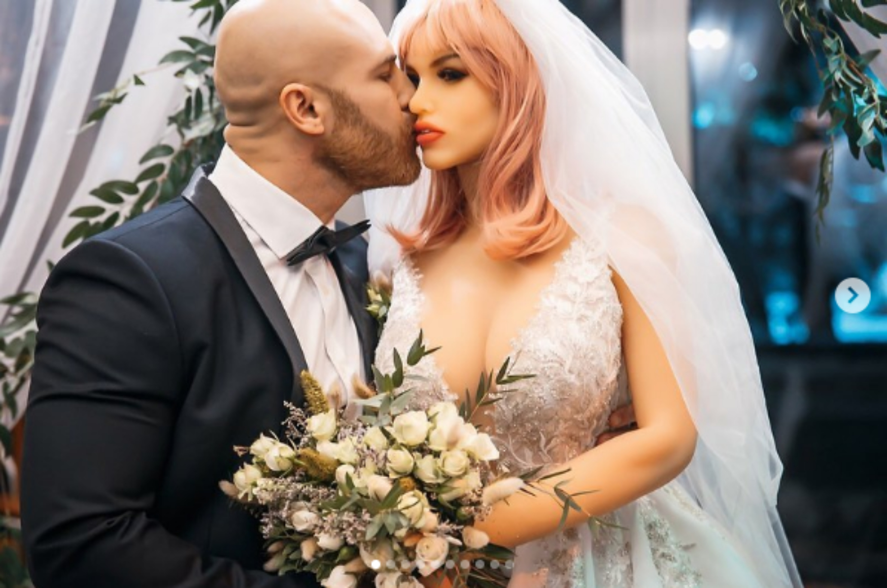 La pareja feliz, recién casados a finales de noviembre de 2020. 