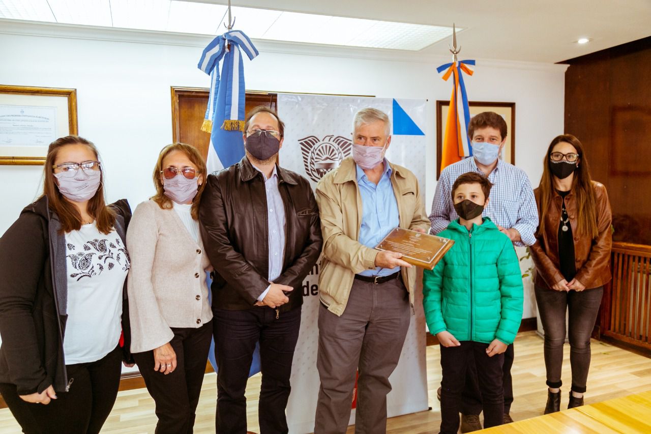 Olivero fue distinguido por el Gobernador de Tierra del Fuego (Foto: prensa Gobierno Tierra del Fuego). 