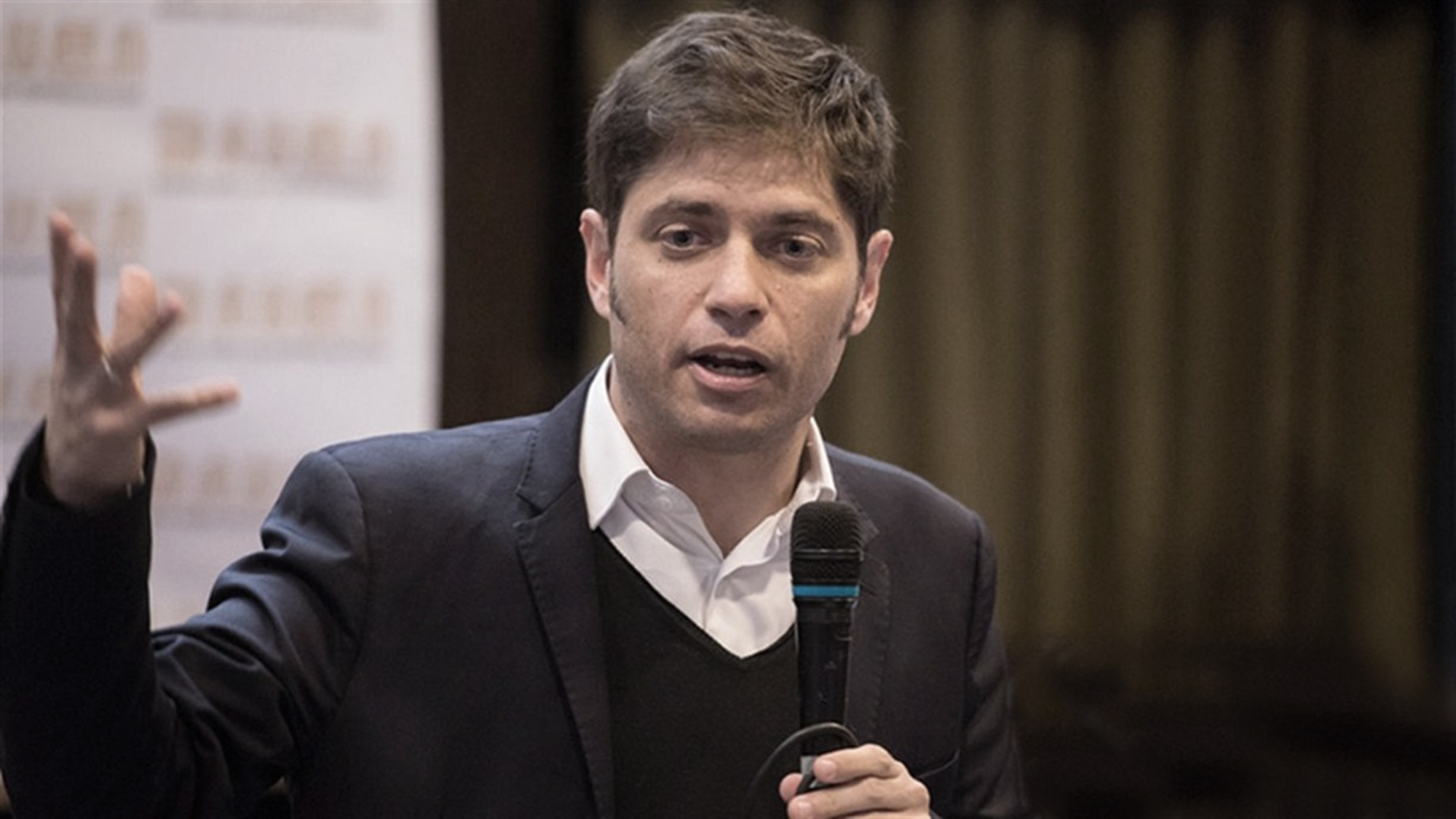 El gobernador de la provincia de Buenos Aires, Axel Kicillof, pidió hoy a la población 