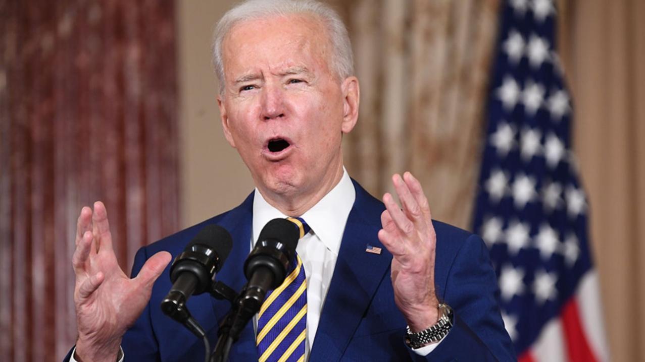 Biden pidió restablecer el uso obligatorio de barbijos y otras restricciones que algunos estados suavizaron.