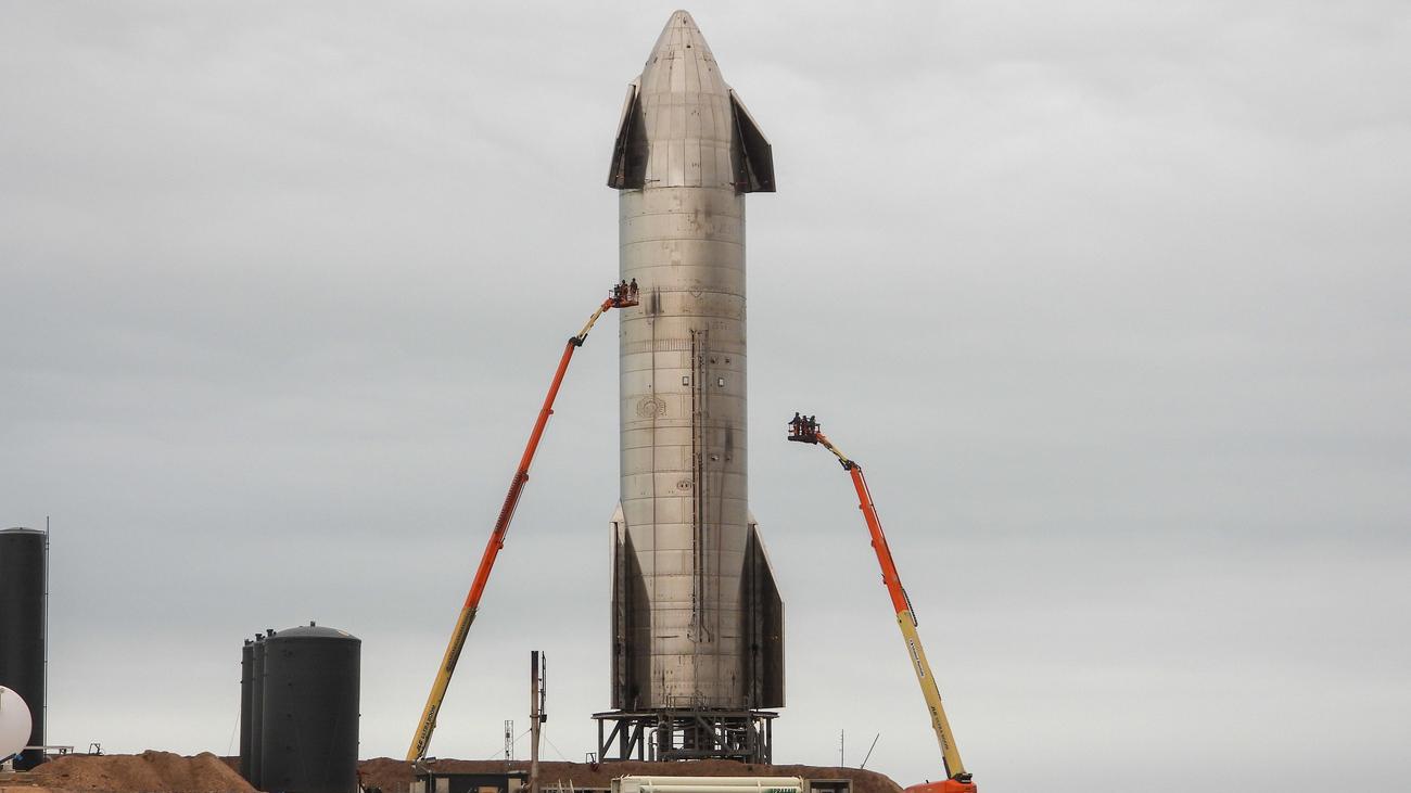 El prototipo del cohete Starship en las instalaciones de la compañía en el sur de Texas.