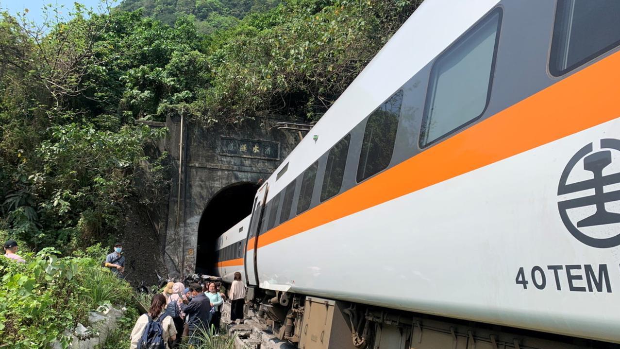 Algunas personas lograron salir del túnel por sus propios medios.