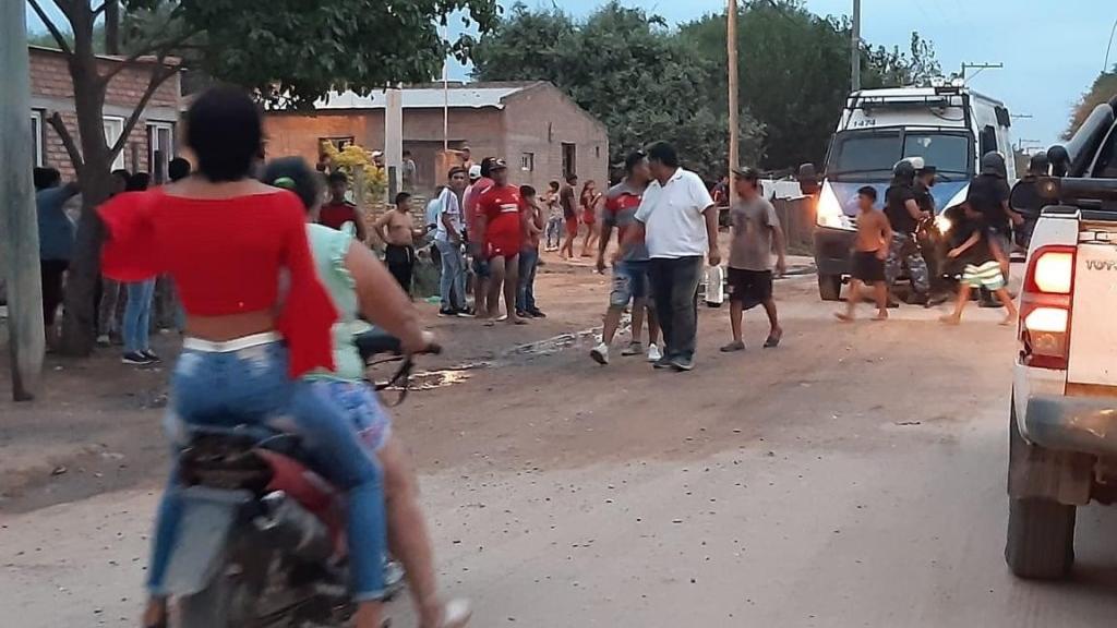 El partido de fútbol entre vecinos terminó en una verdadera batalla campal. (Gentileza: Info Salta)