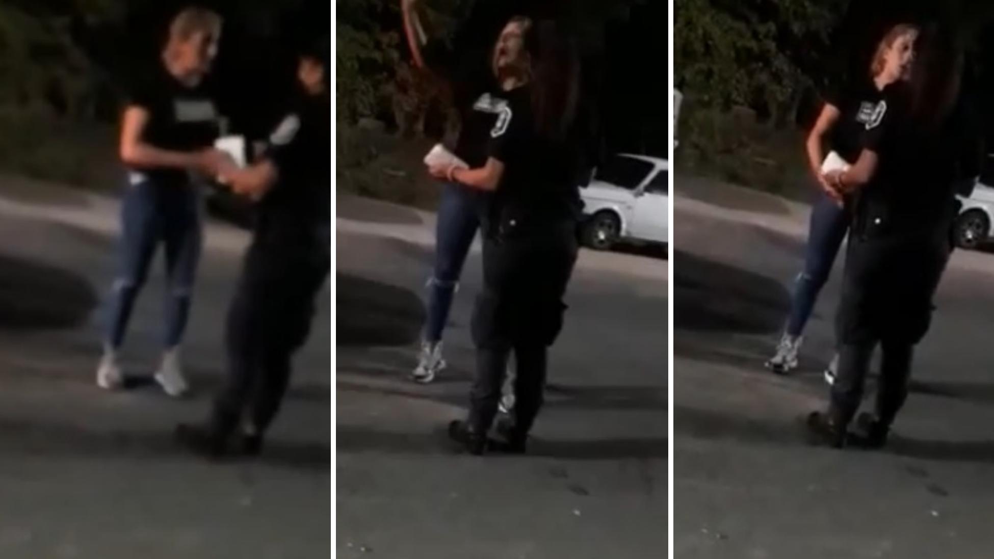 Visiblemente alterada y alcoholizada, la mujer enfrentaba a una policía (Captura de video).