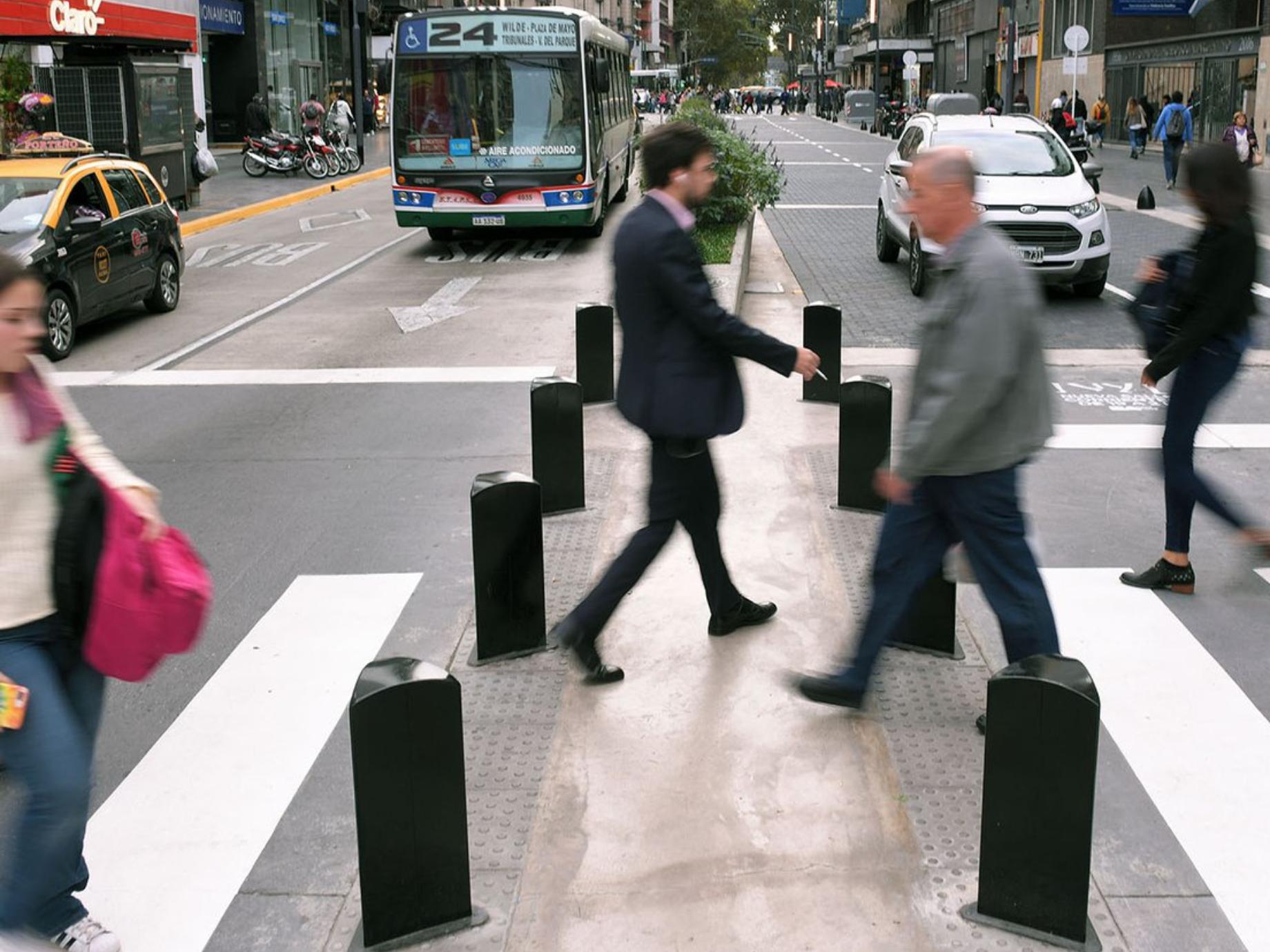 Peatones y automovilistas se adjudican culpas entre sí (Télam)