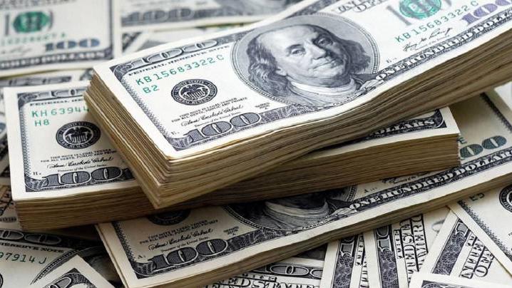 El dólar cerró a $98,47 y el 