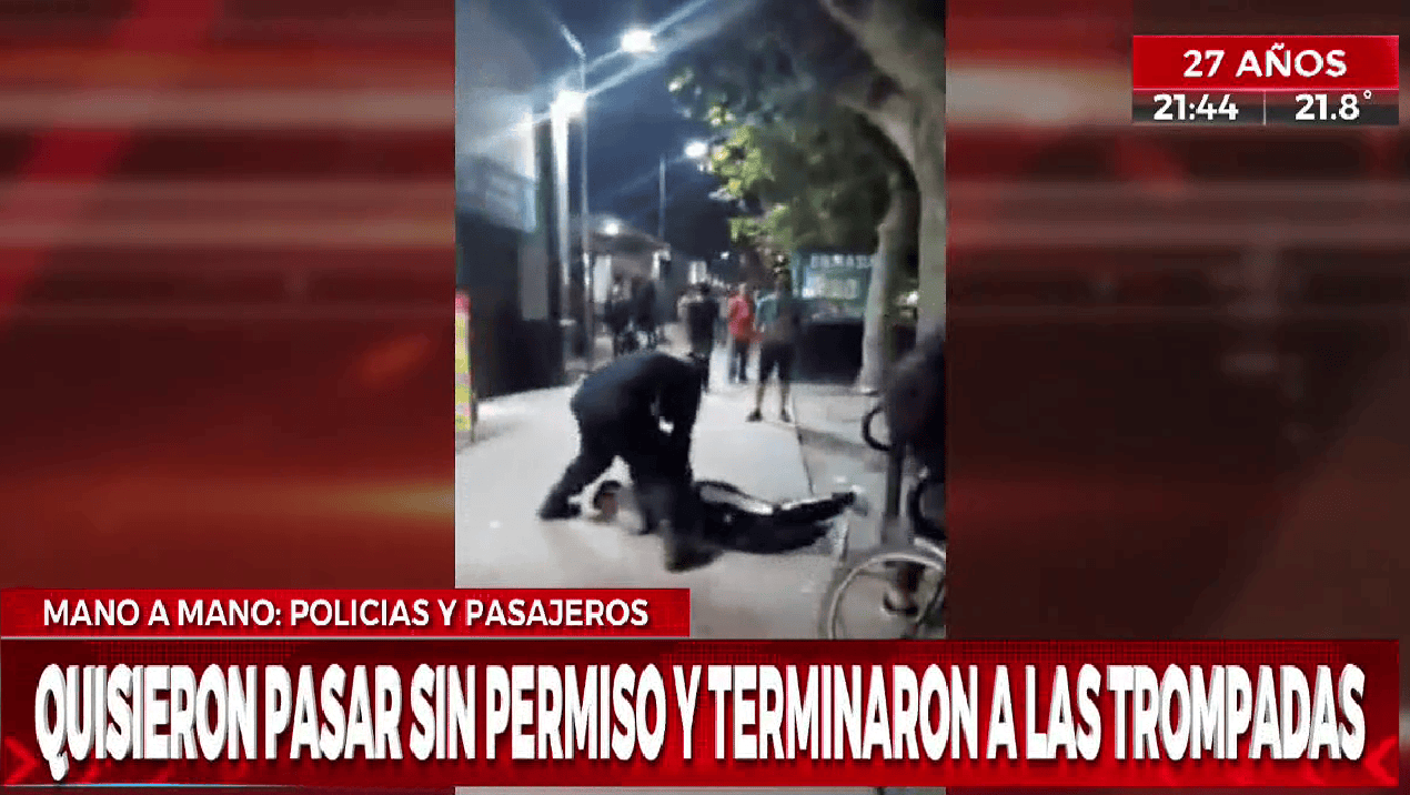 Los sujetos fueron reducidos por los policías (Crónica HD).