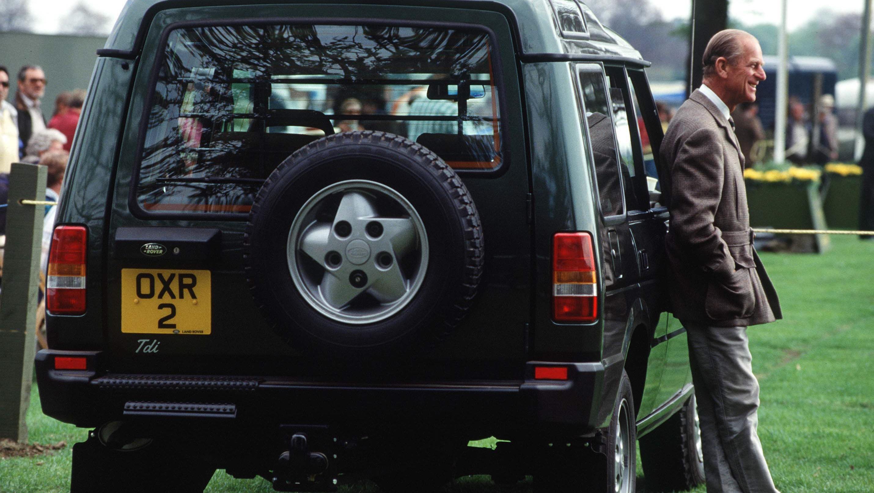 El príncipe Felipe, duque de Edimburgo, diseñó su propio coche fúnebre, un Land Rover.