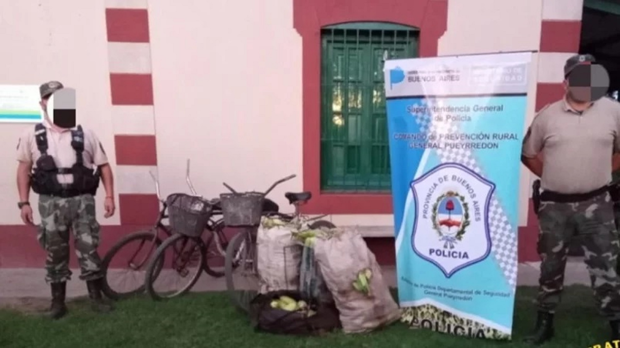 Bolsas, choclos y tres bicicletas secuestradas.