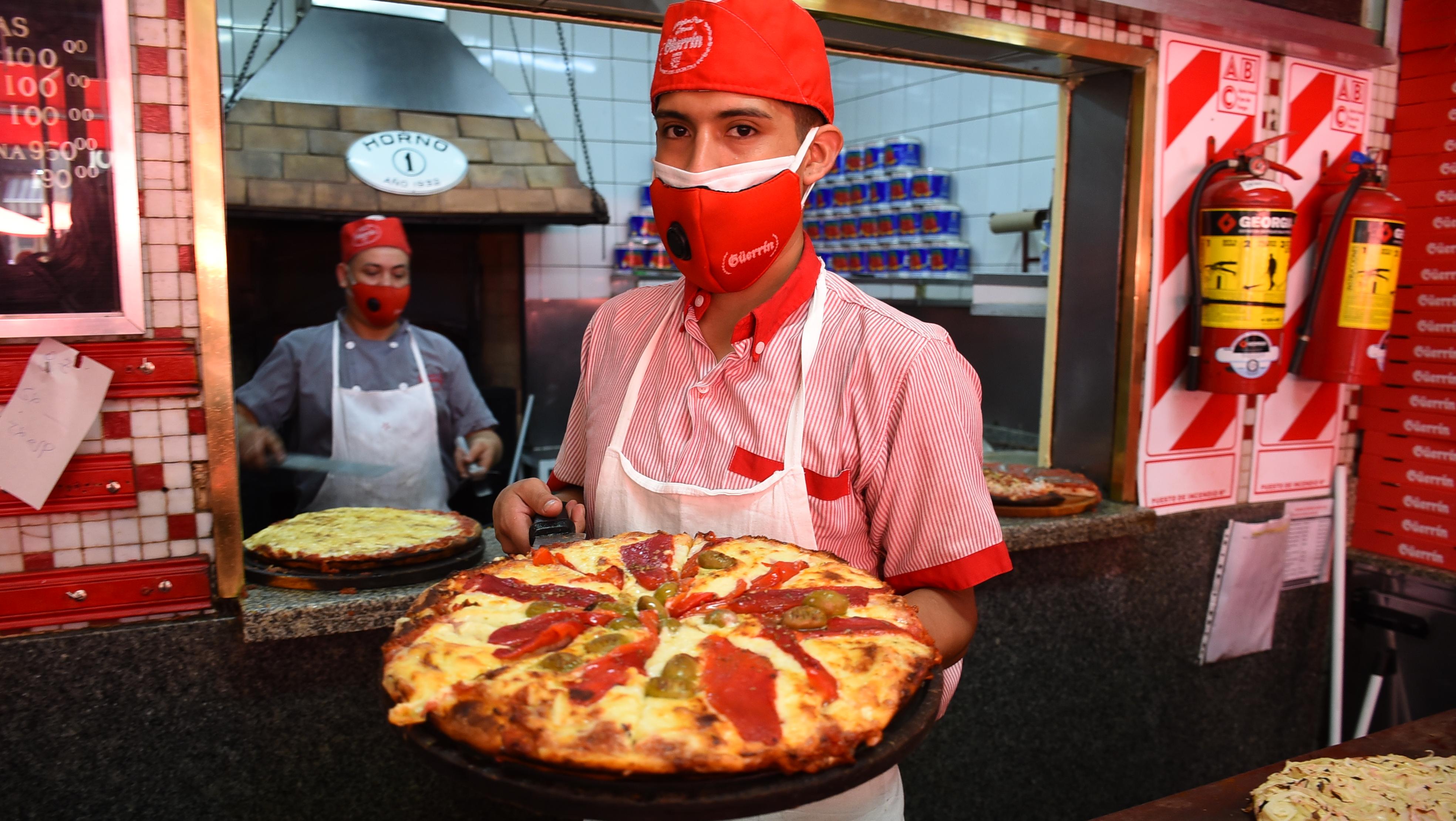 La pizza es uno de los platos favoritos de los porteños y el resto del mundo desde hace casi un siglo (Jonatan Moreno/Crónica).