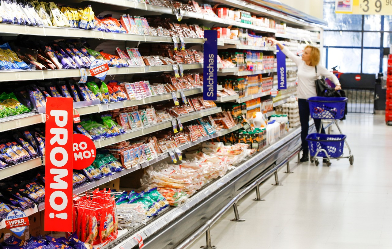 Las ventas en los supermercados retrocedieron en el segundo mes del año.