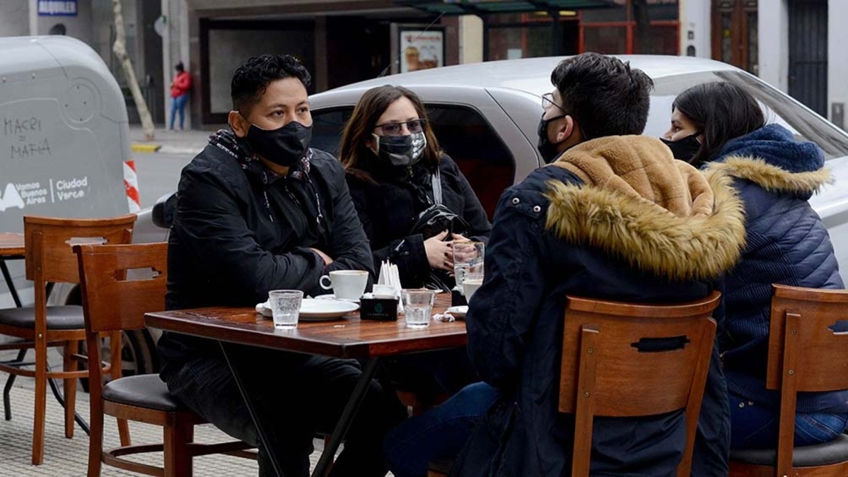 Gobierno lanzará una línea de créditos para que bares y restaurantes puedan comprar sistemas de calefacción (Télam).