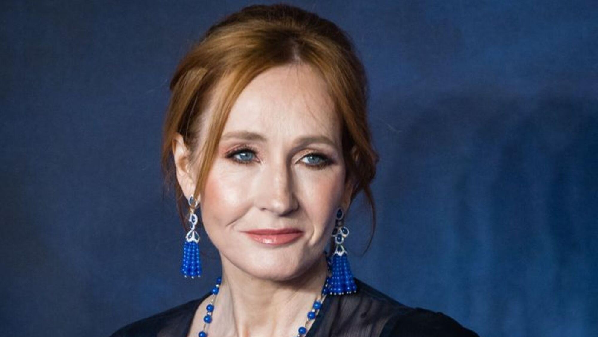 J.K. Rowling compartió una carta de agradecimiento por las ventas de su último libro.