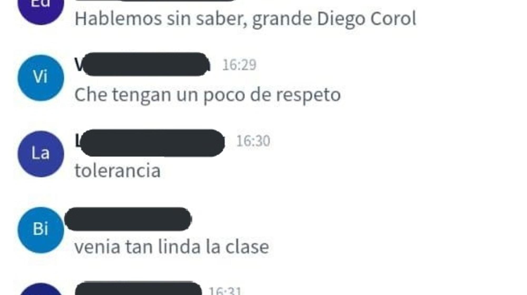 El chat con el comentario agresivo hacia el profesor se viralizó por la red social Twitter.