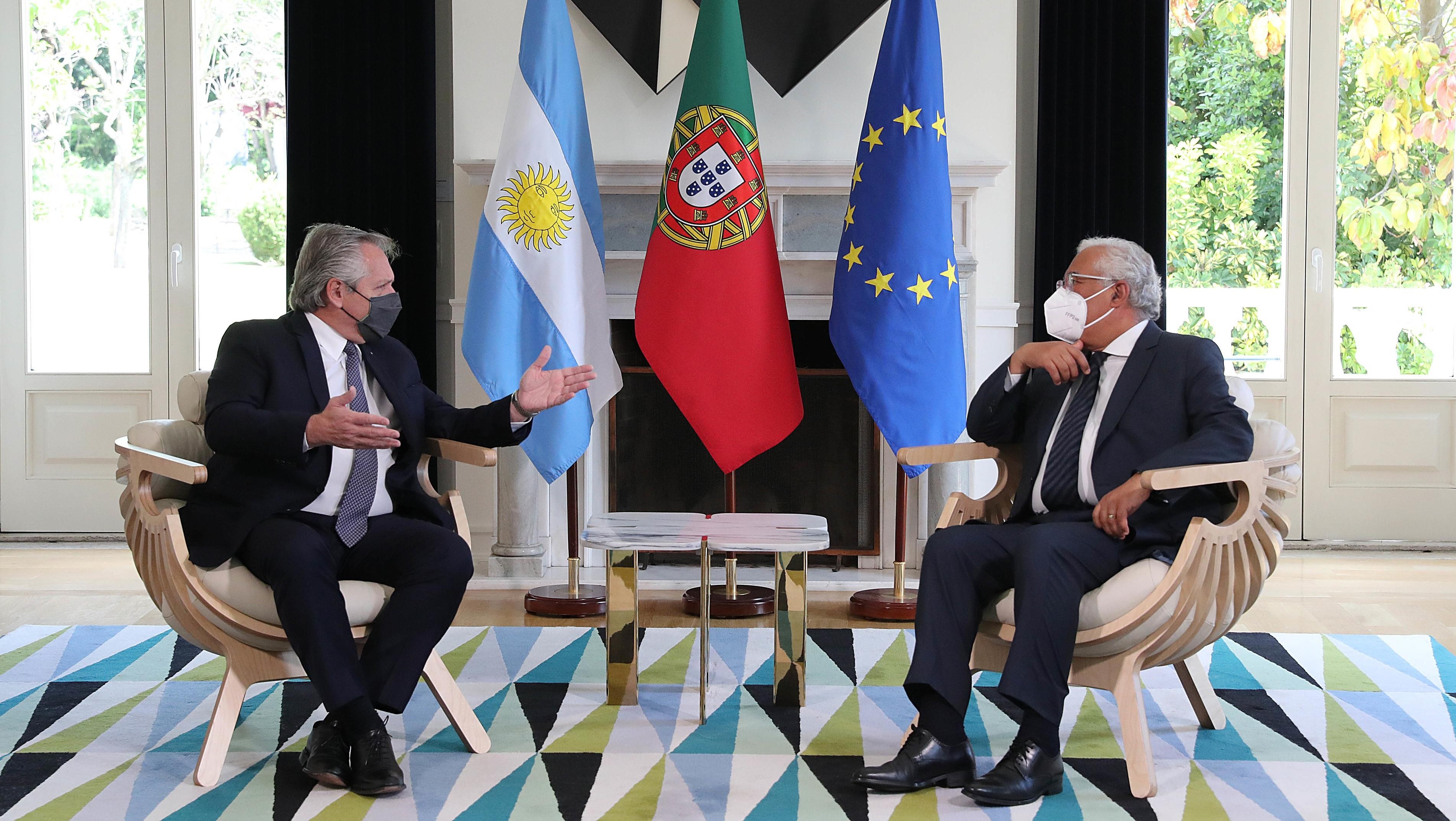 El presidente de la Nación, Alberto Fernández, con el primer ministro de Portugal, Antonio Luis Santos Da Costa.