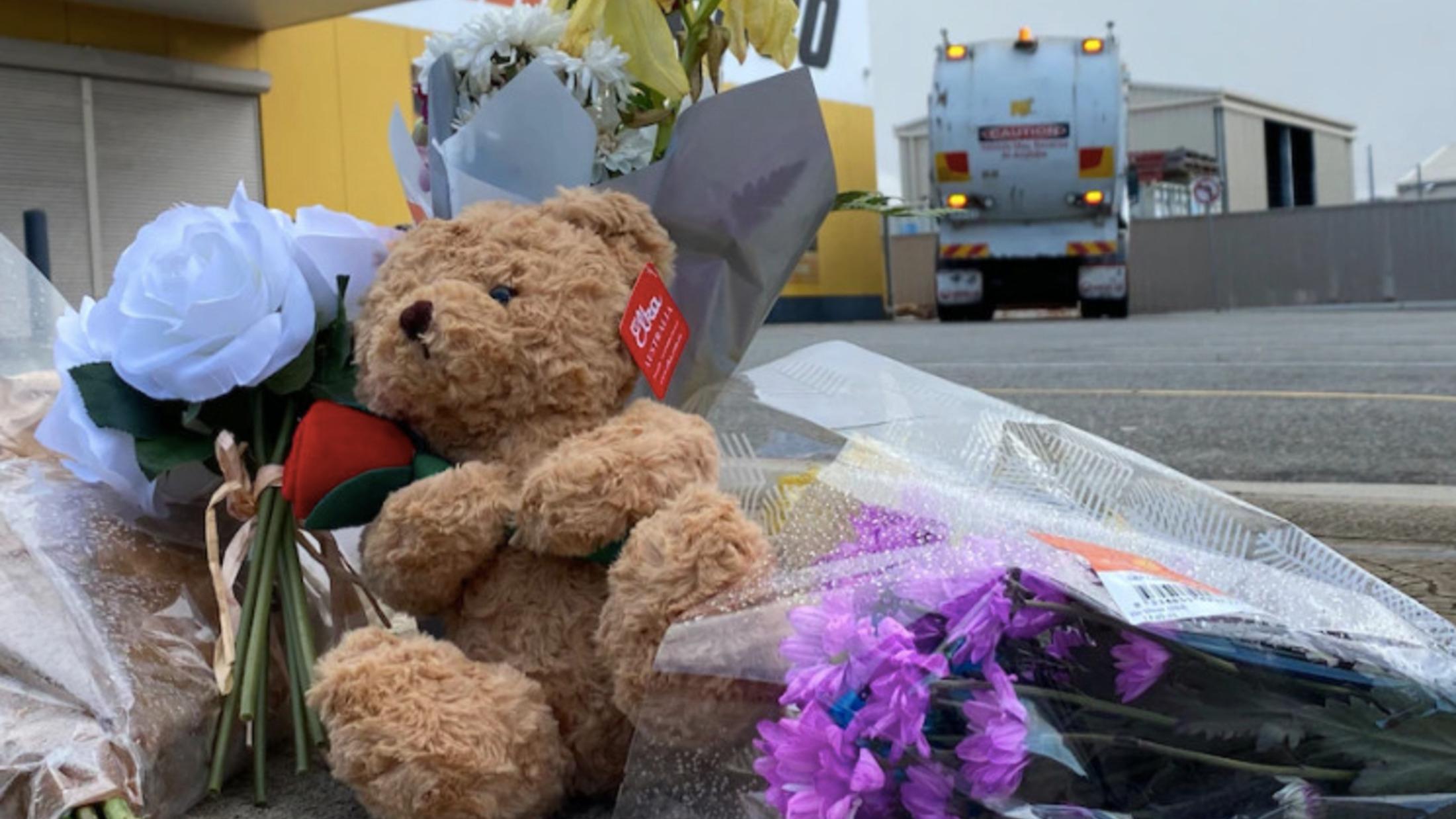 Familiares y vecinos hicieron un tributo en el lugar donde falleció el niño( Gentileza: ABC News: Jodie Hamilton)