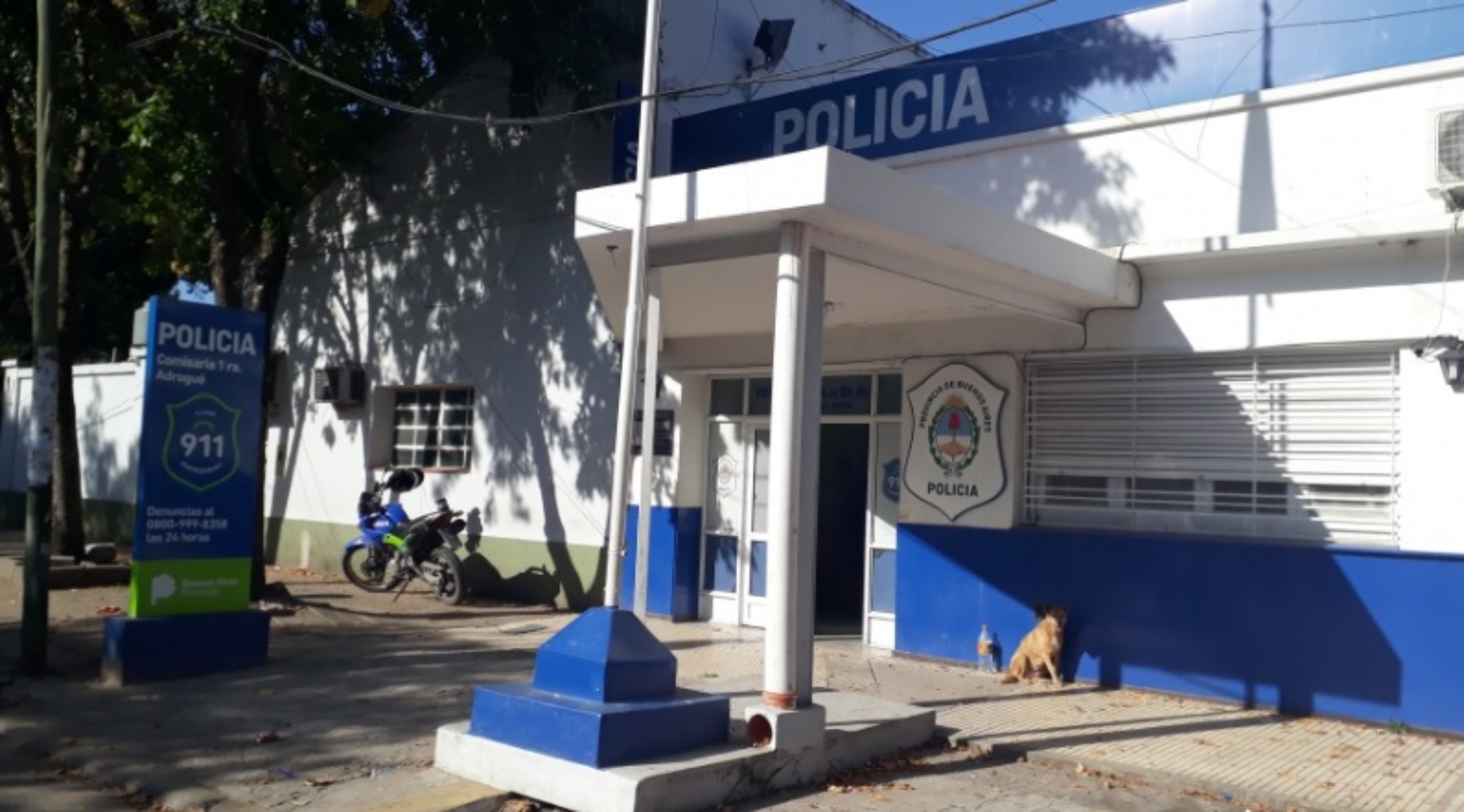 Pesquisas policiales de la comisaría de Adrogué se ocupan de investigar el aberrante suceso.