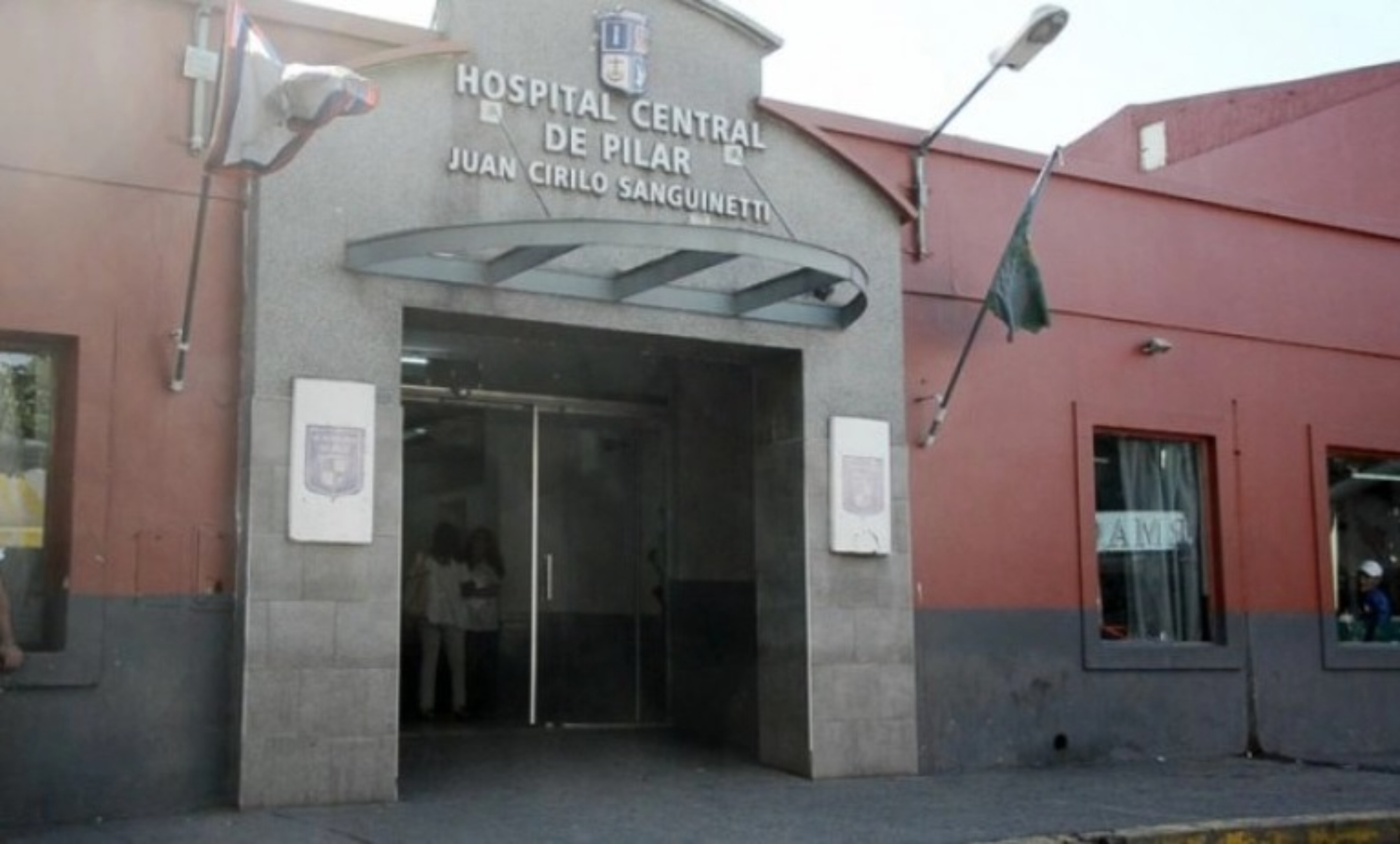 El delincuente baleado fue operado por los médicos en el Hospital Central Juan Sanguinetti, en Pilar.