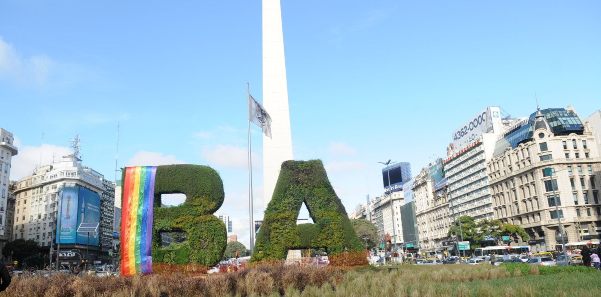 La  bandera de LGTB+  sufrió un atentado 