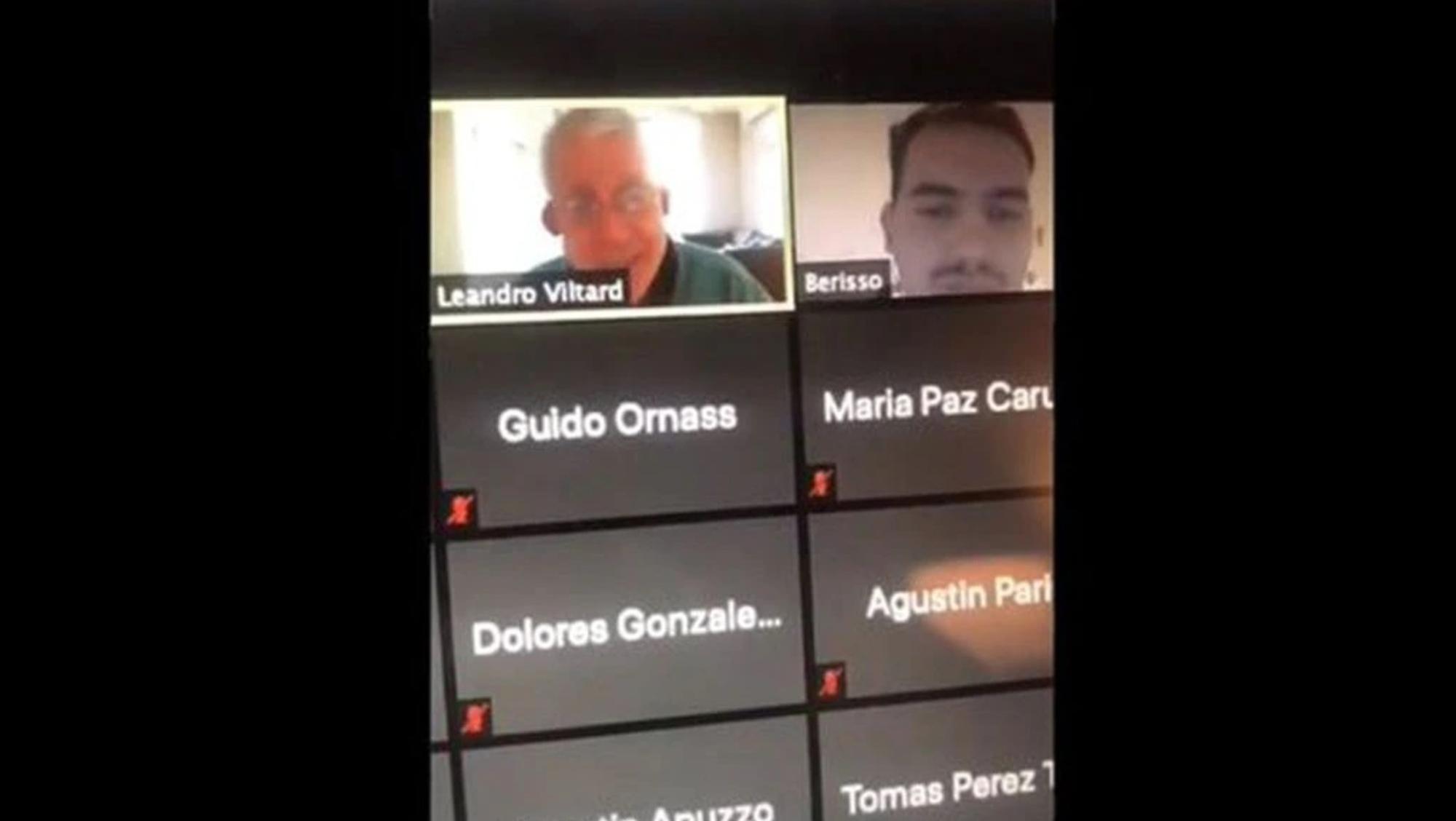 El profesor de la UCA fustigando a su alumno en una clase virtual.