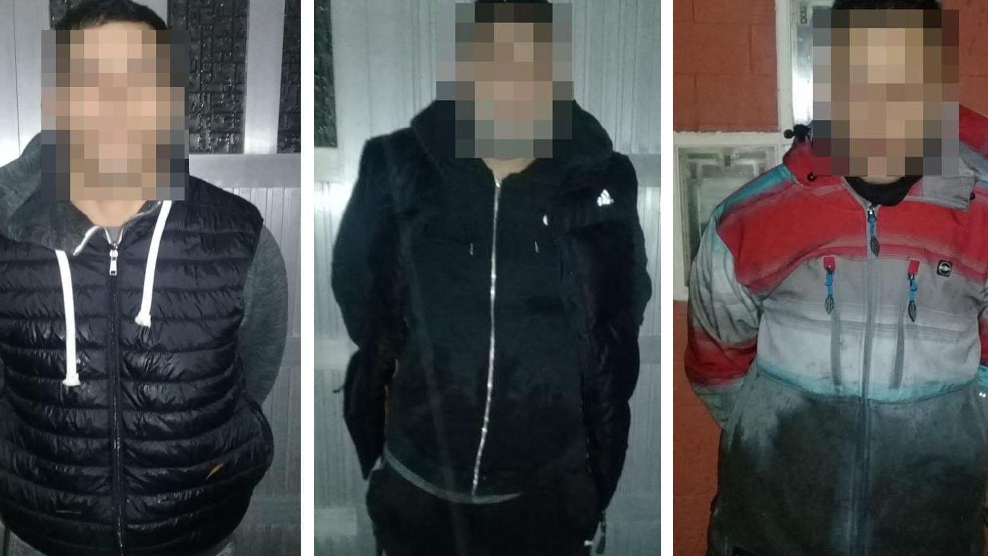 Caen tres delincuentes que entraron a robar a una casa.