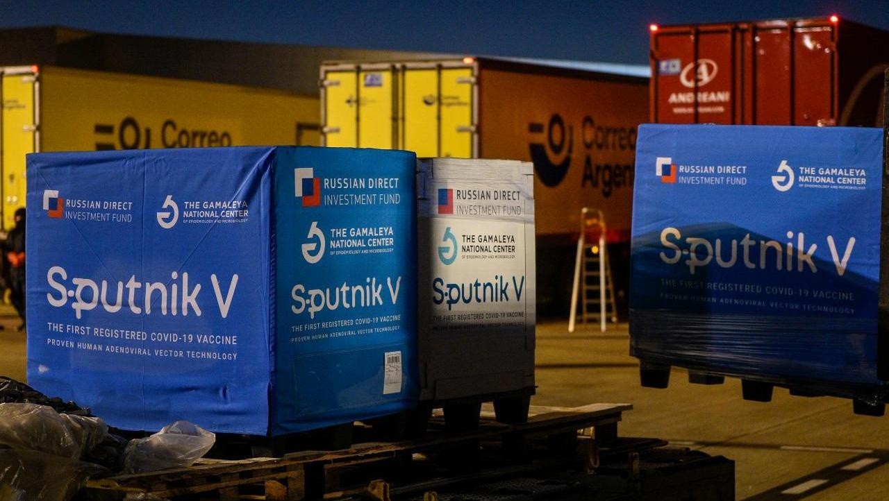 Las vacunas Sputnik V arribarán al país en un vuelo especial de Aerolíneas Argentinas.