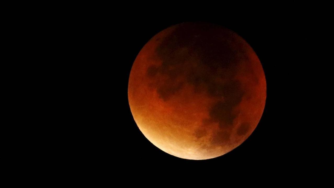 Este eclipse lunar total es más conocido como Superluna de sangre.