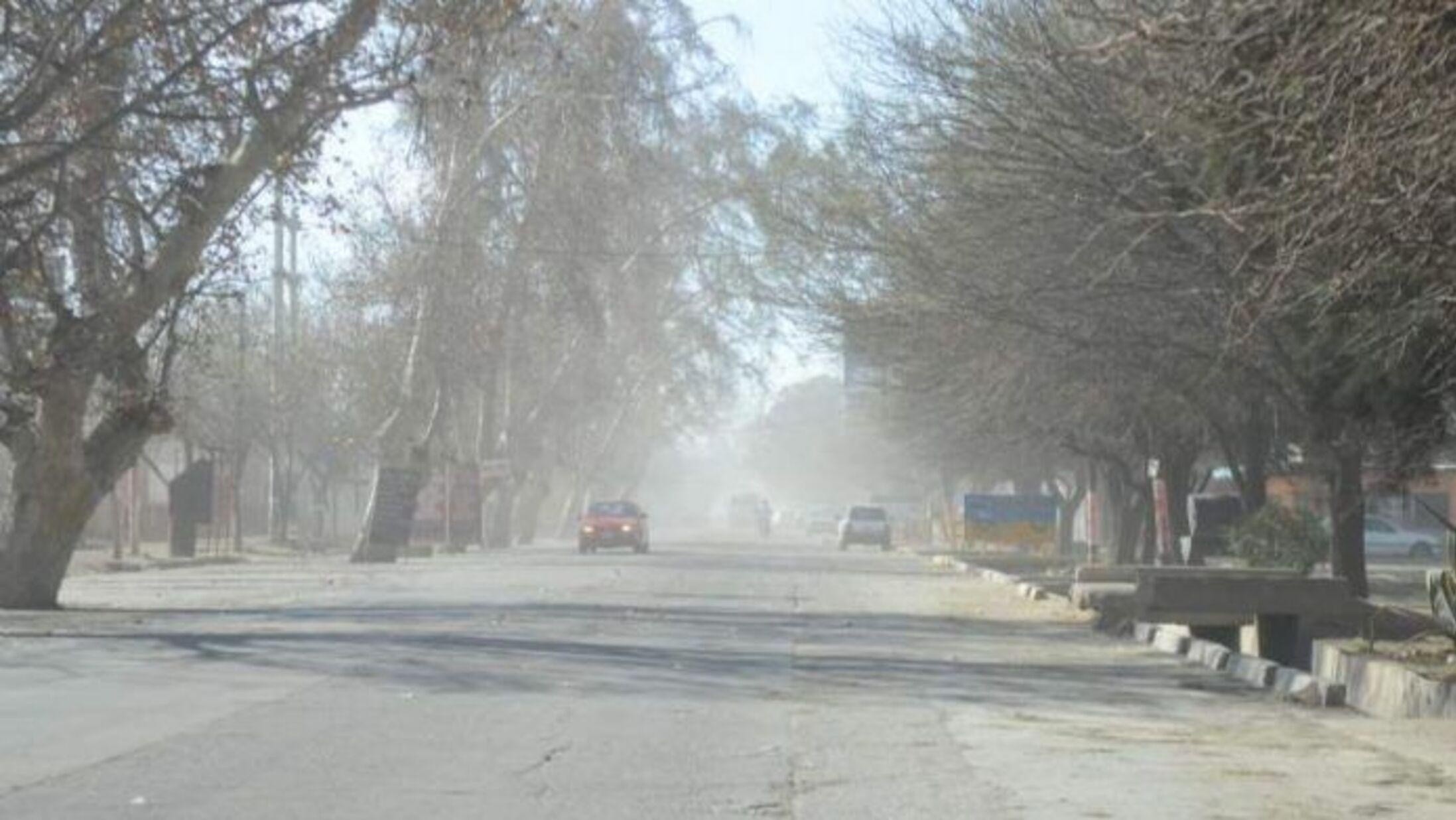 El SMN emitió una alerta roja para Mendoza y Neuquén por la llegada de viento Zonda (gentileza Diario Mendoza). 