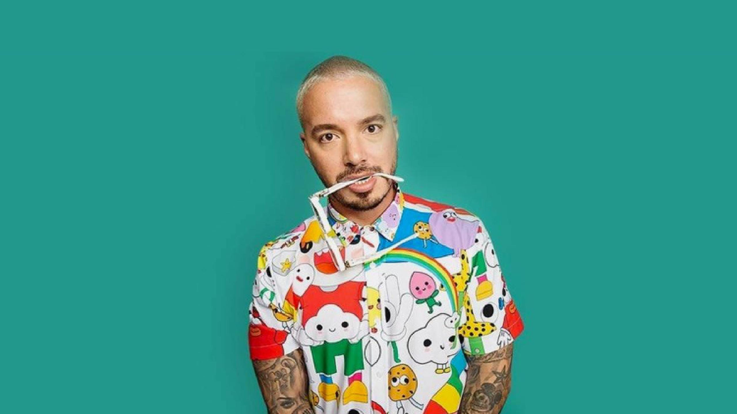 J Balvin fue captado en una situación incómoda y el vídeo se volvió viral.