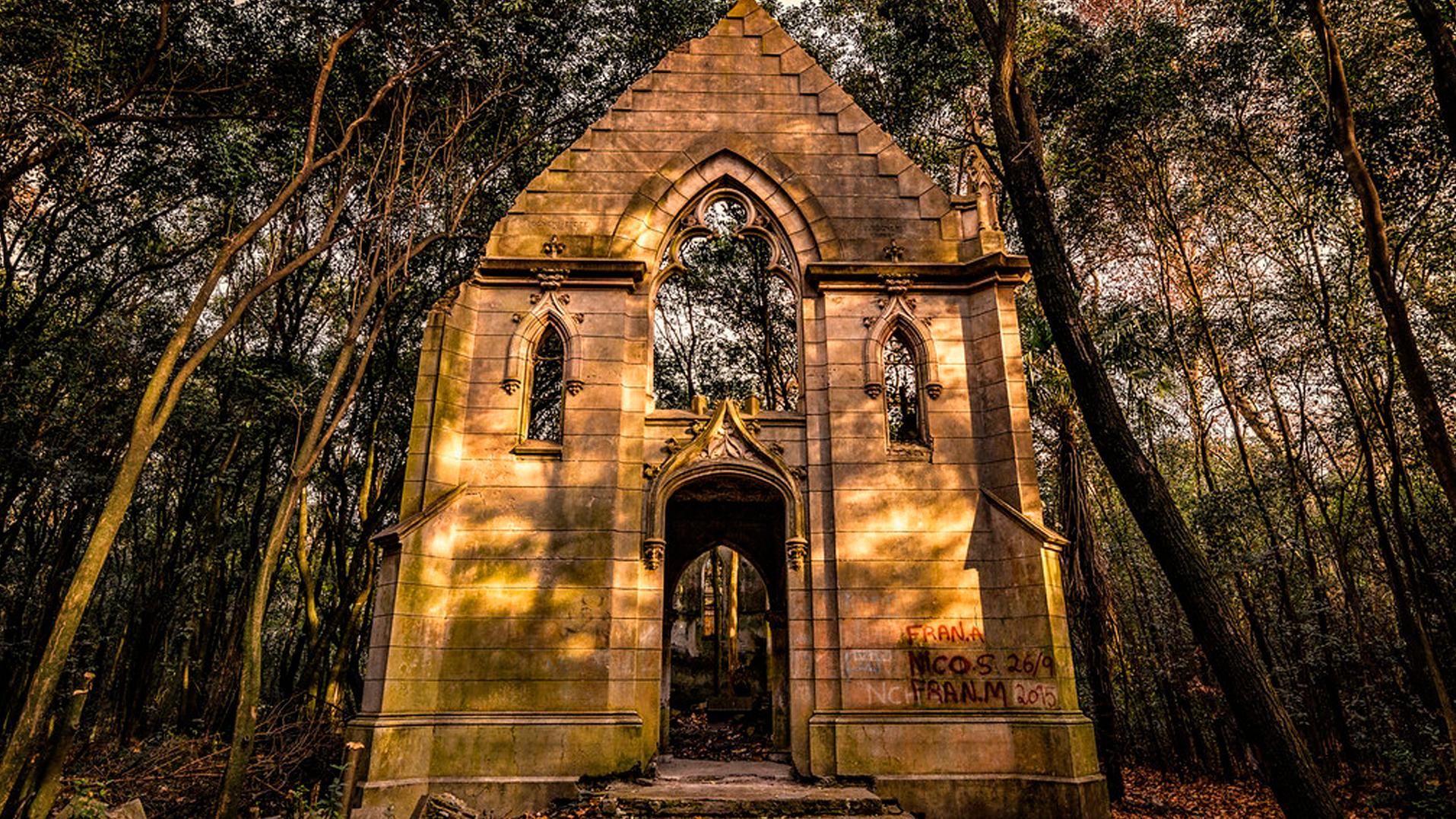 Los lugareños no se animan a pasar cerca de la capilla cuando cae el sol.