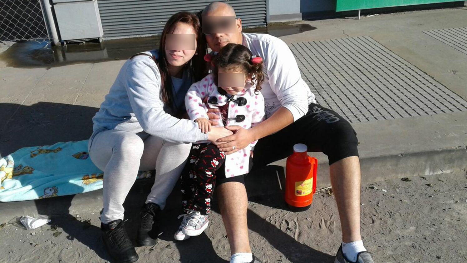 Juan Ramón Herrera (34), su pareja Natalia Bergamaschi (29) y la hija de ambos, Victoria (Facebook).