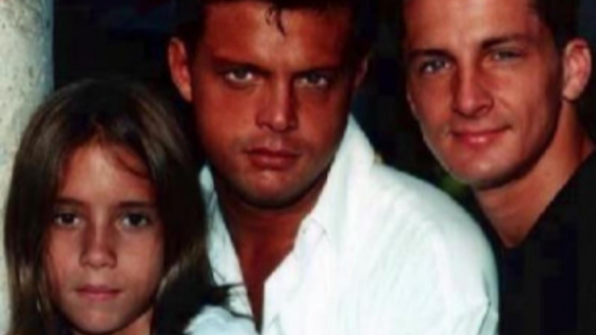 Luis Miguel junto a sus hermanos, Sergio y Alejandro Basteri