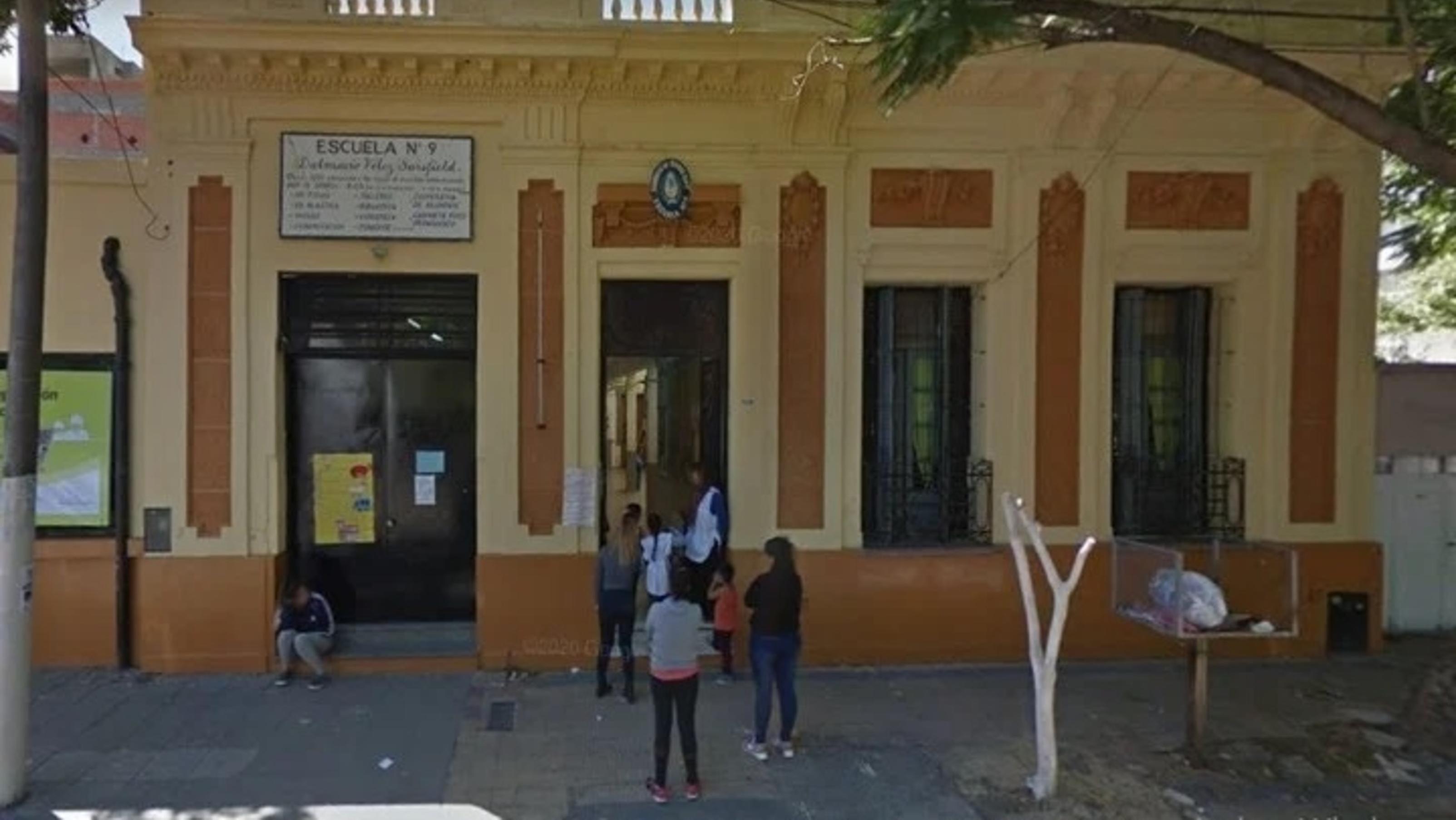 La maestra que evitó el femicidio da clases en la Escuela 9 de Quilmes.