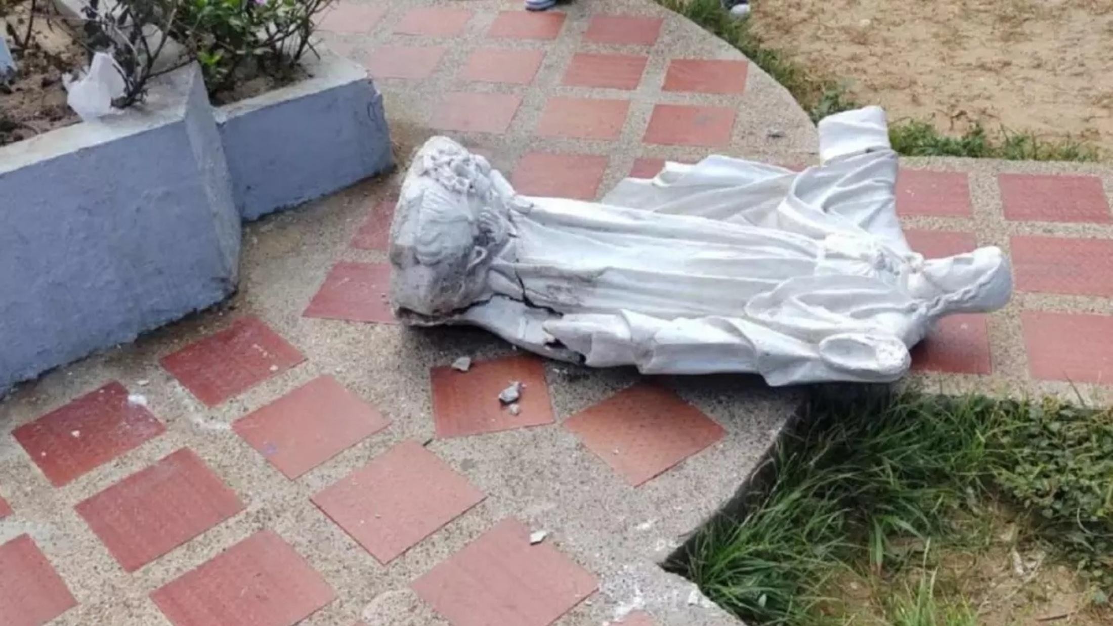 Nena de cinco años murió intentando abrazar una estatua del Sagrado Corazón en Barranquilla.