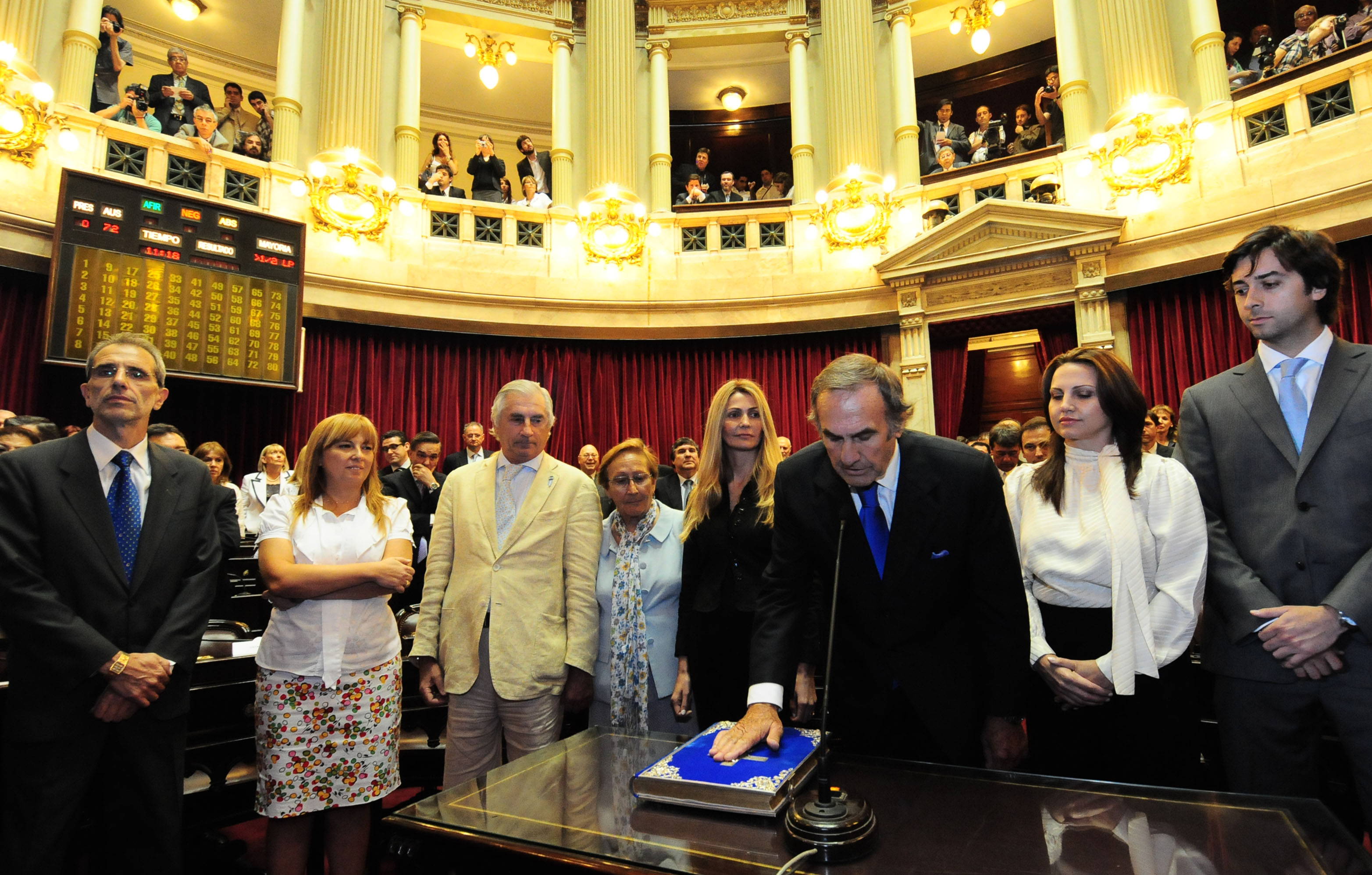 Carlos Reutemann, fallecido a los 79 años, ocupaba una banca en el Senado desde 2003.