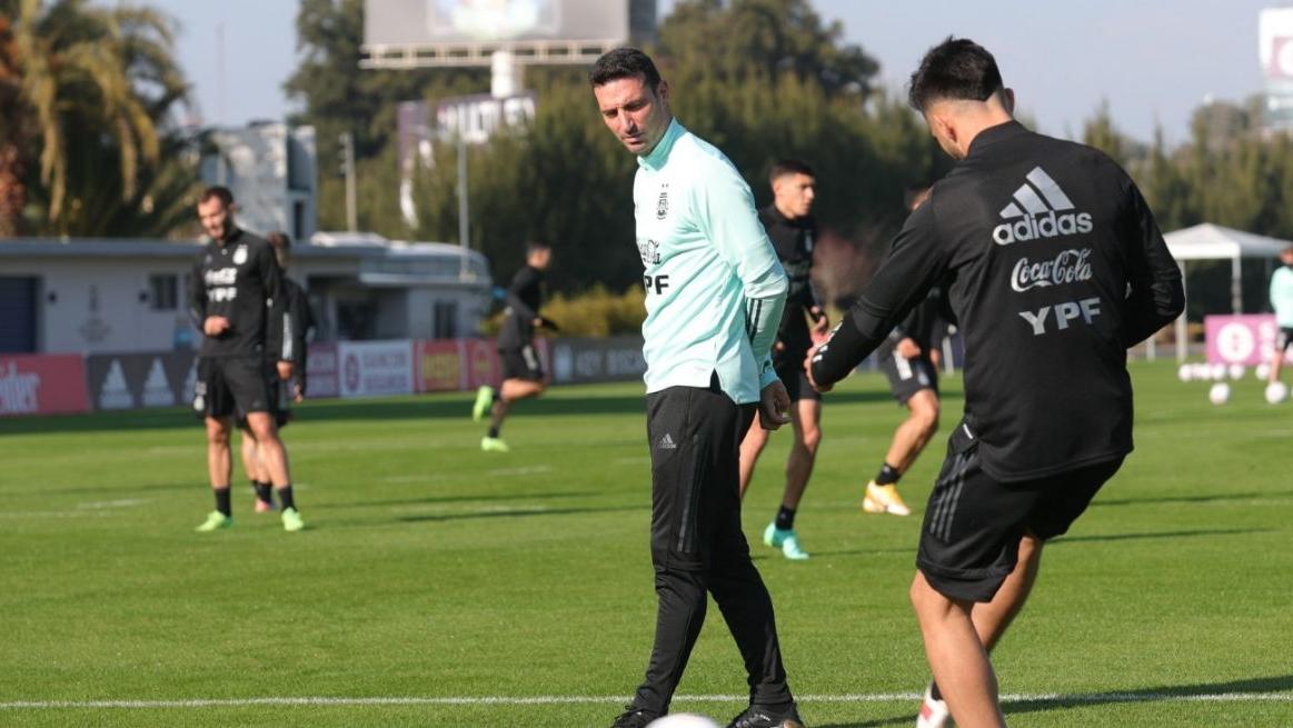 Scaloni ya definió los once de la Selección Argentina que jugarán ante Chile por la Copa América.