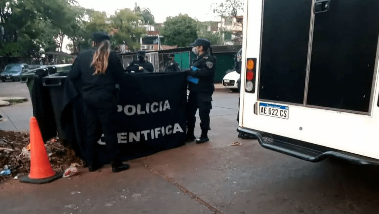 Luego del hallazgo, la policía científica tomó intervención en la escena. (Gentileza: El Territorio)