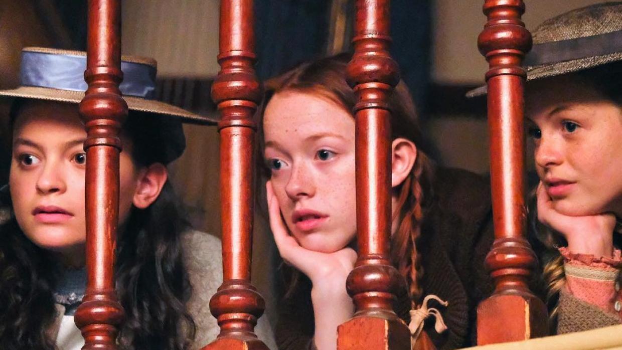 Dalila Bela, Amybeth McNulty (protagonista), y Kyla Matthews, actrices de la célebre ficción 