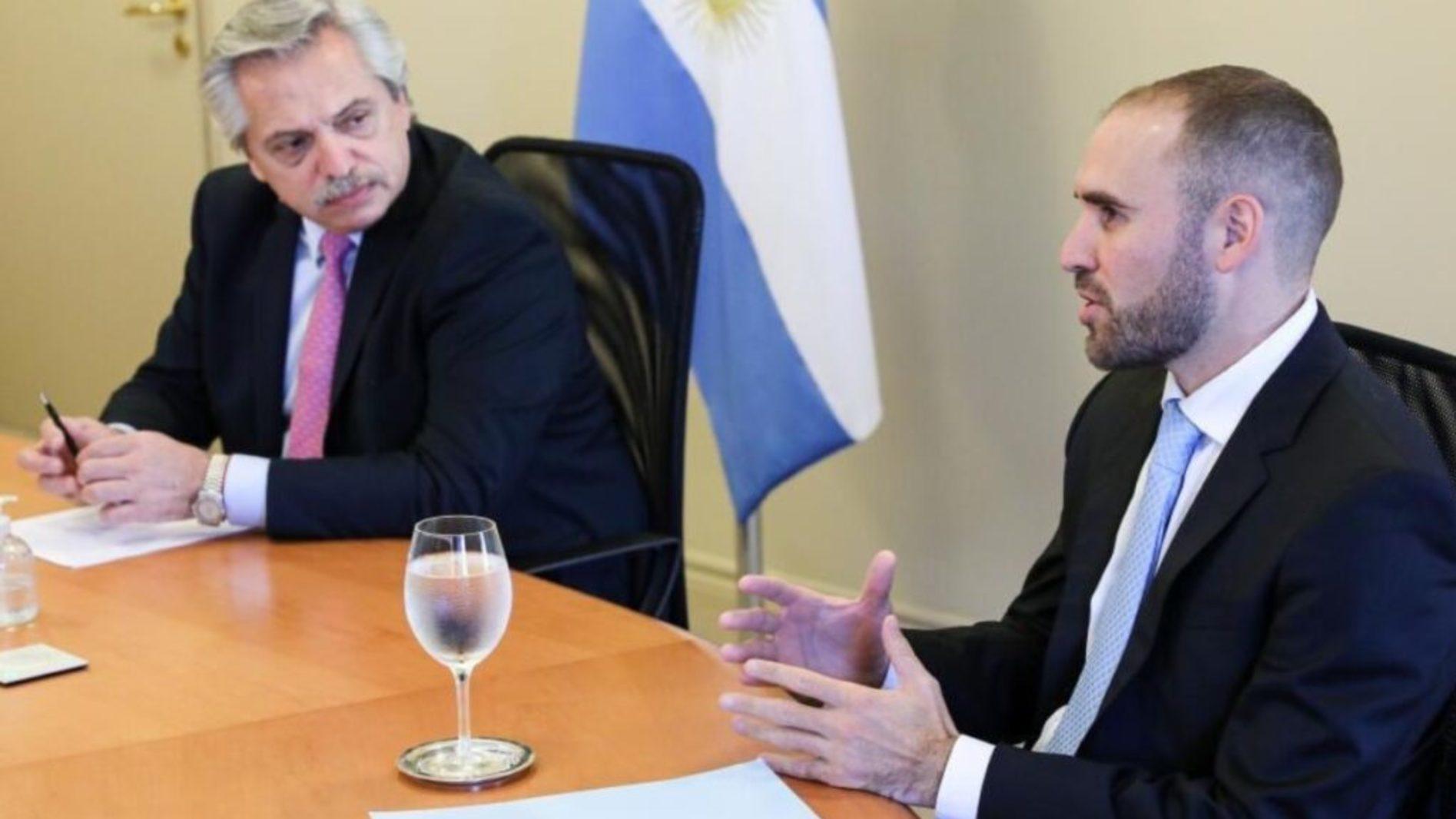 Alberto Fernández, junto al ministro de Economía, Martín Guzmán. 