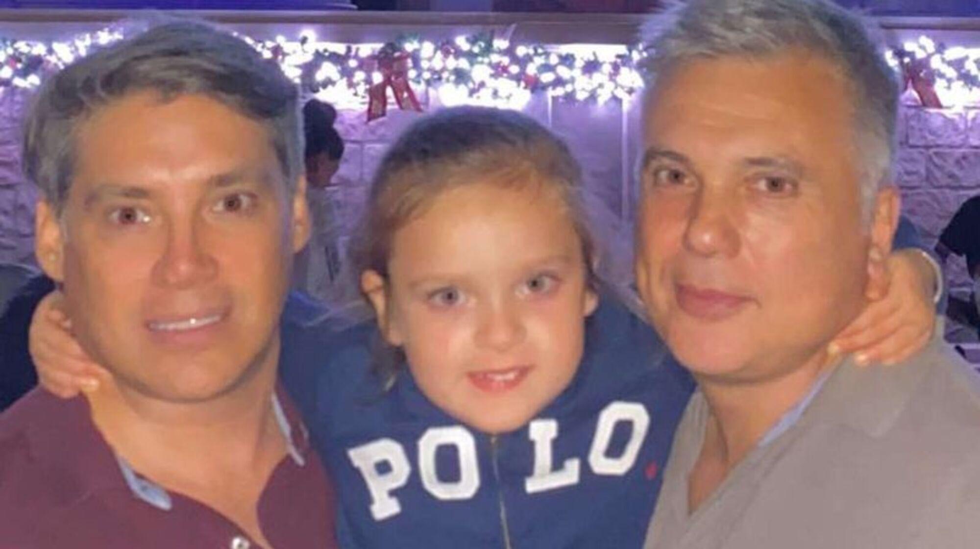 El médico Andrés Galfrascoli; su pareja, Fabián Núñez; y la hija de este último, Sofía, de 6 años, son tres de las nueve personas que busca el Consulado. 